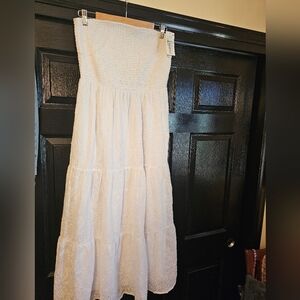 Elegant White Strapless Dress